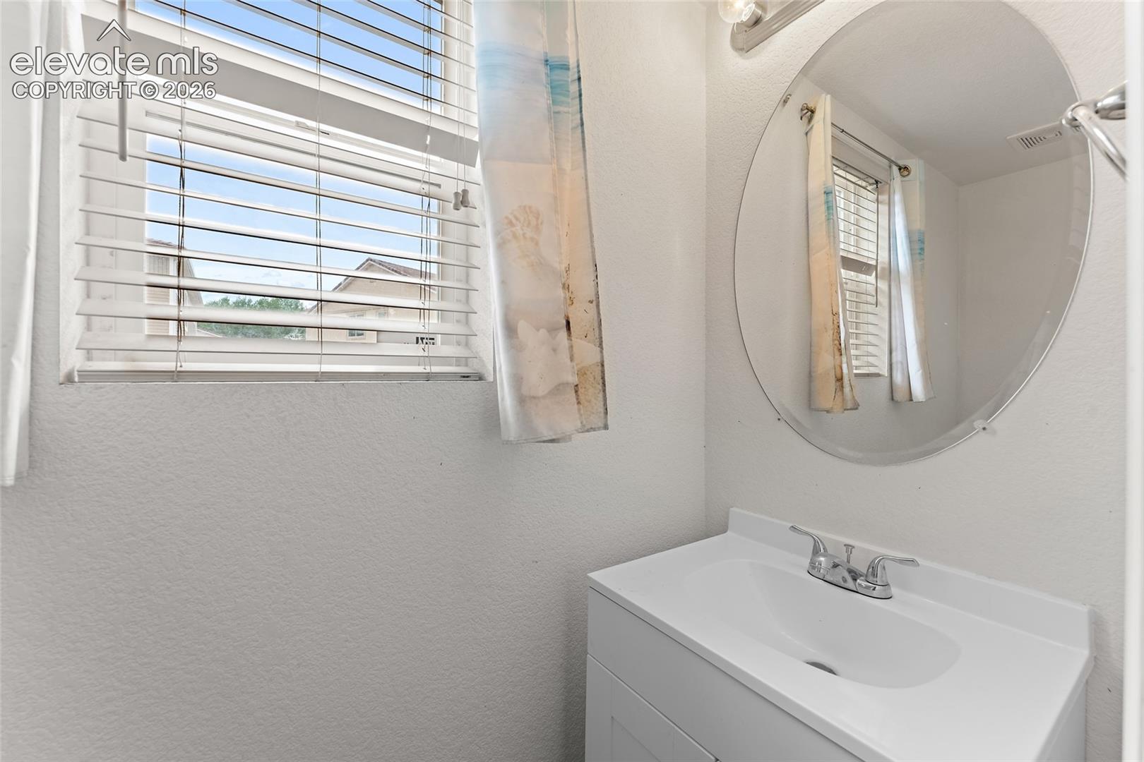 Listing photo 13 for 7777 Candlelight Lane