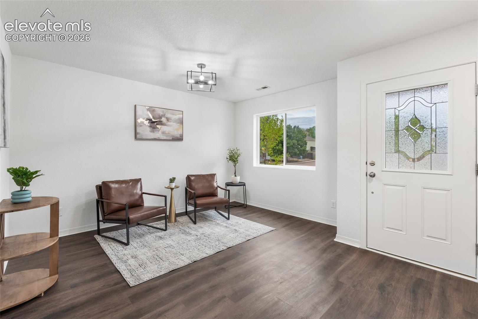 Listing photo 8 for 421 Autumn Place