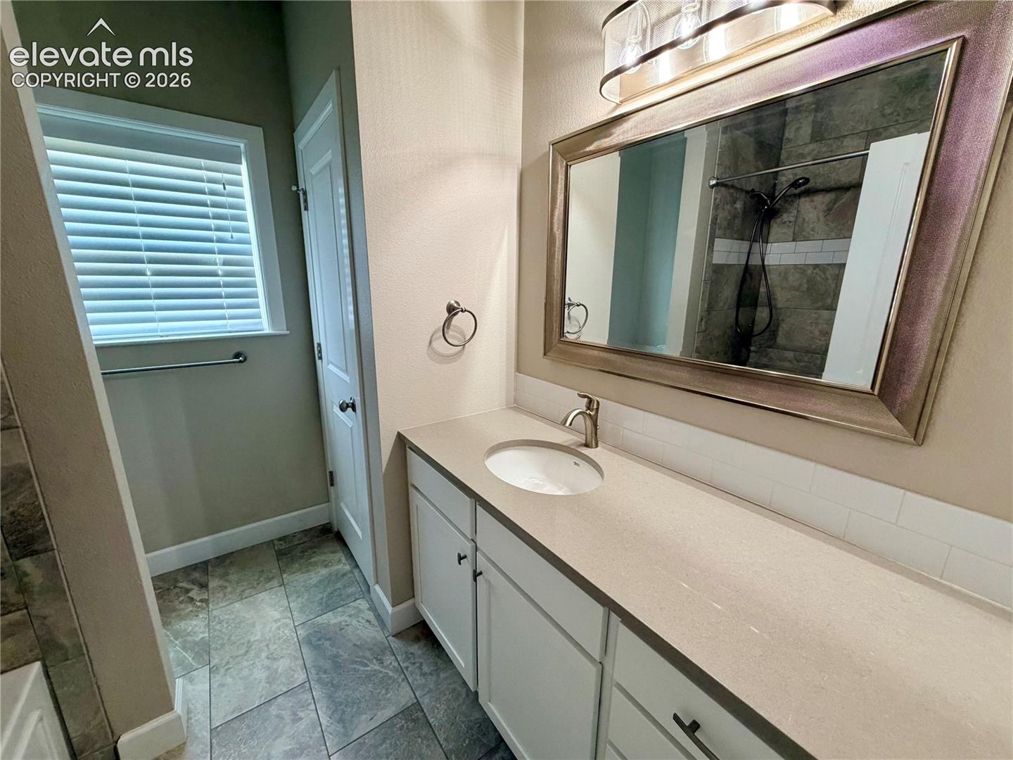 Listing photo 24 for 698 W McCulloch Boulevard