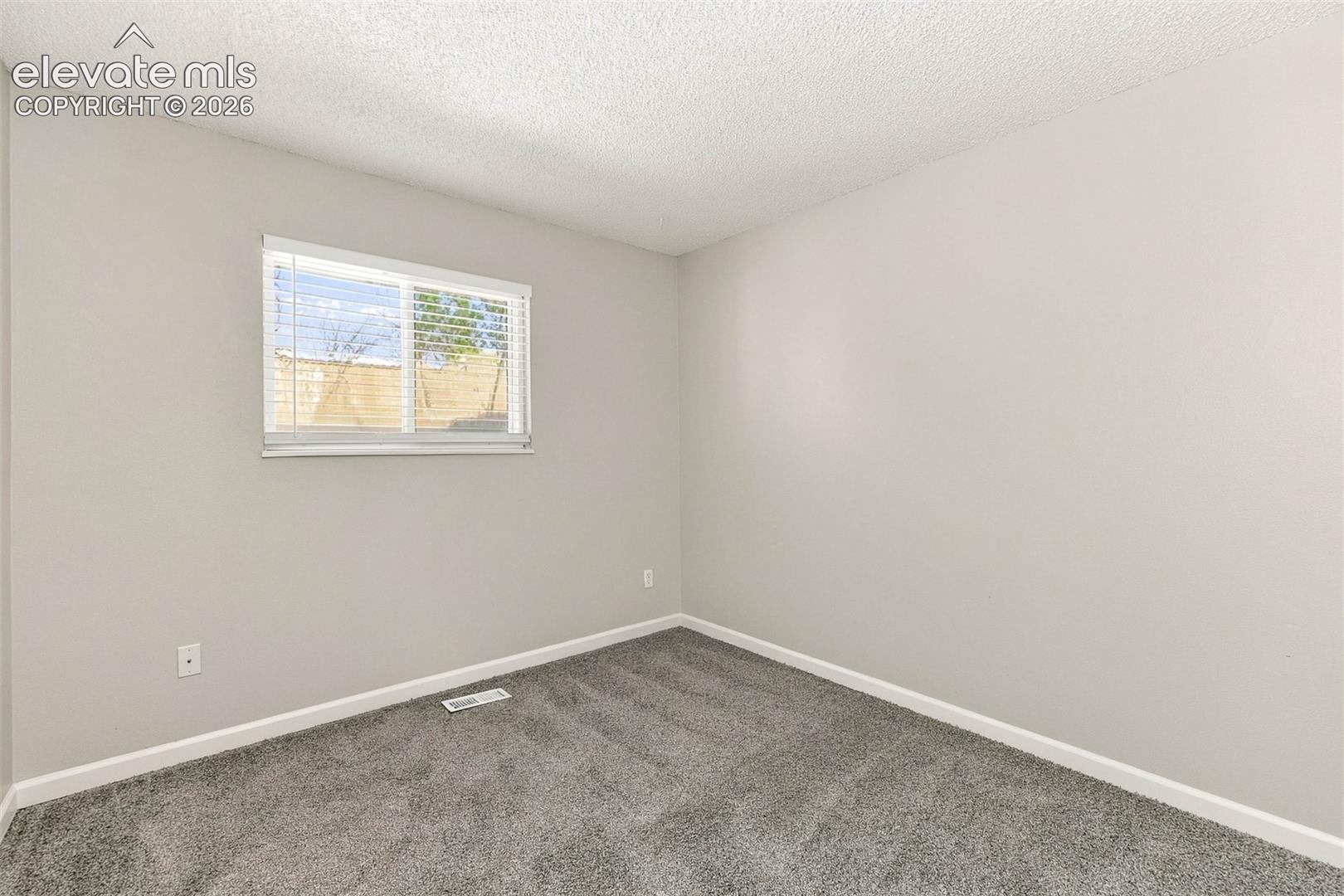 Listing photo 10 for 4937 Dewar Drive
