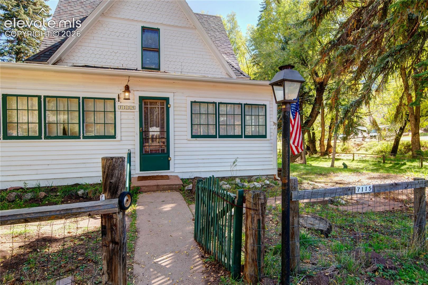 Listing photo 5 for 7115 Maple Street