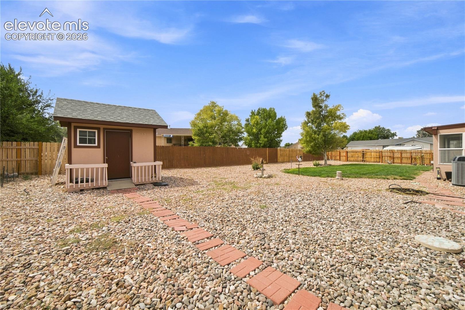 Listing photo 31 for 635 E Inca Court