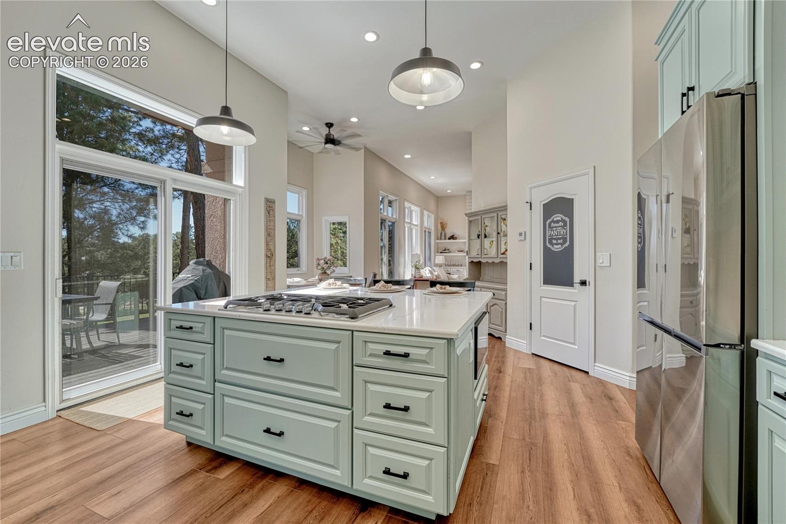 Listing photo 10 for 17180 Colonial Park Drive