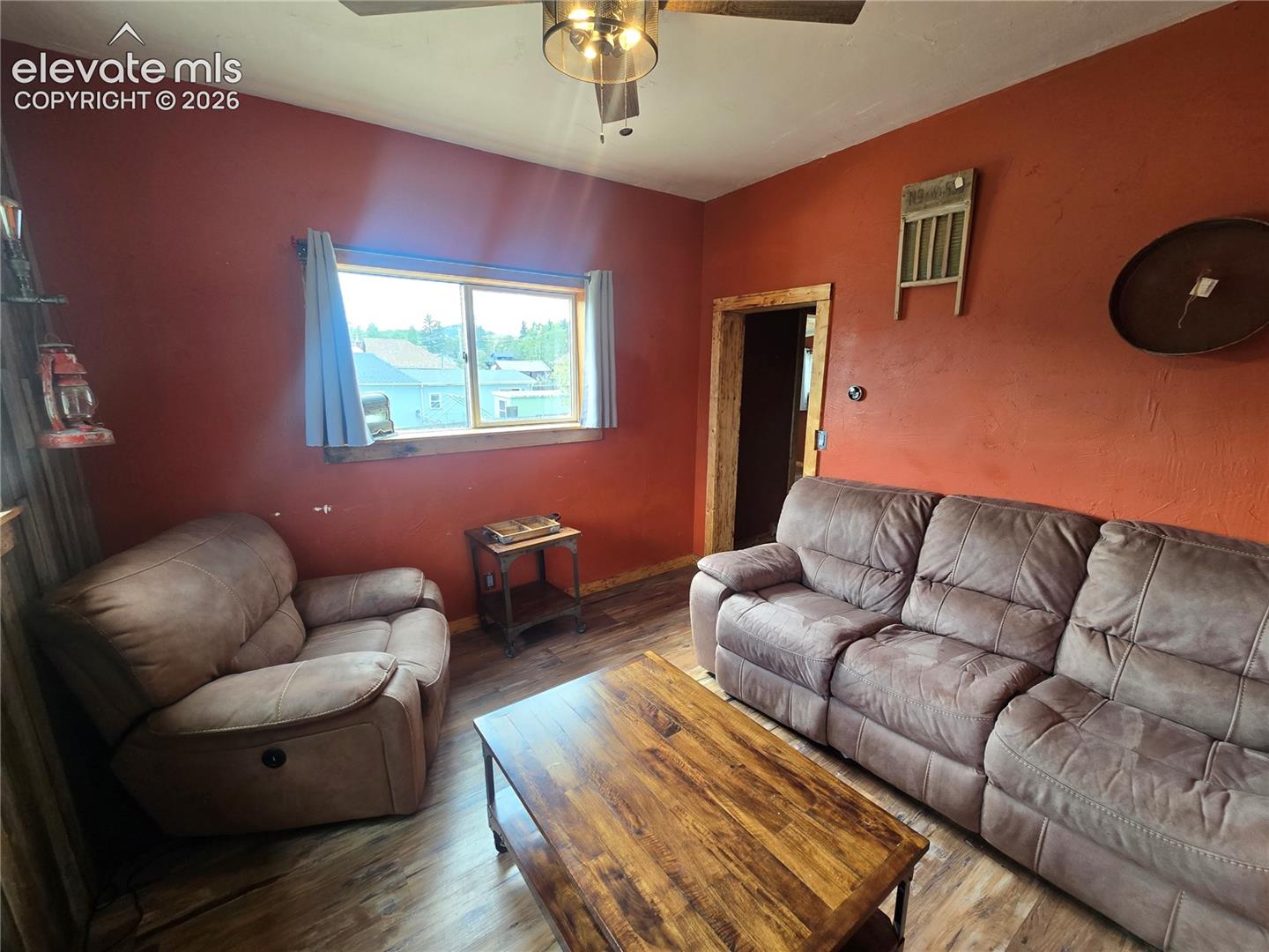 Listing photo 12 for 207 W Eaton Avenue
