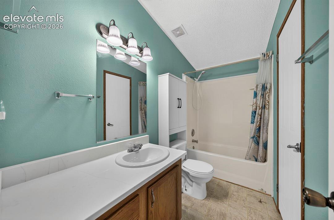 Listing photo 22 for 755 High Prairie Point