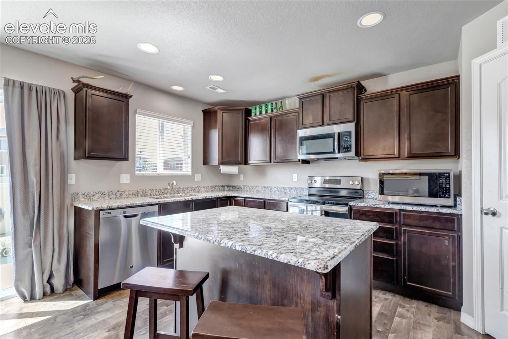 Listing photo 28 for 7548 Benecia Drive
