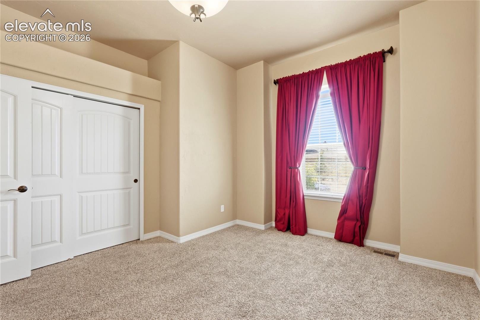 Listing photo 27 for 1908 Turnbull Drive