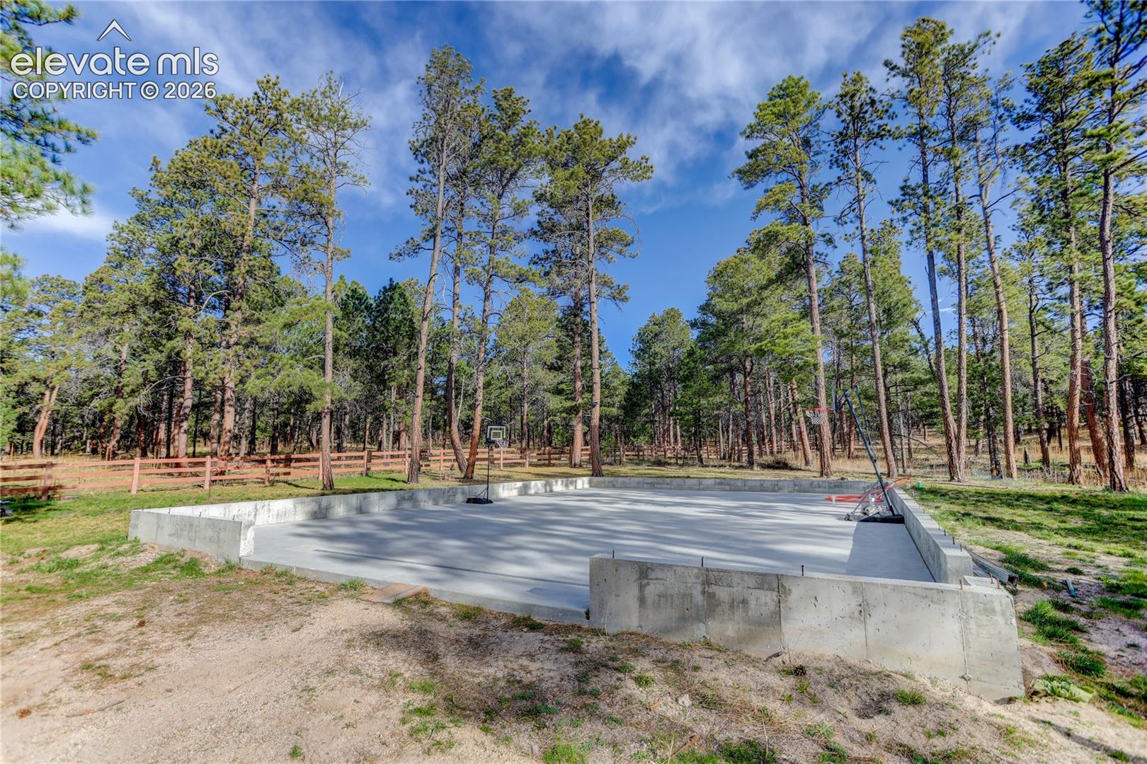 Listing photo 35 for 9920 Hodgen Road