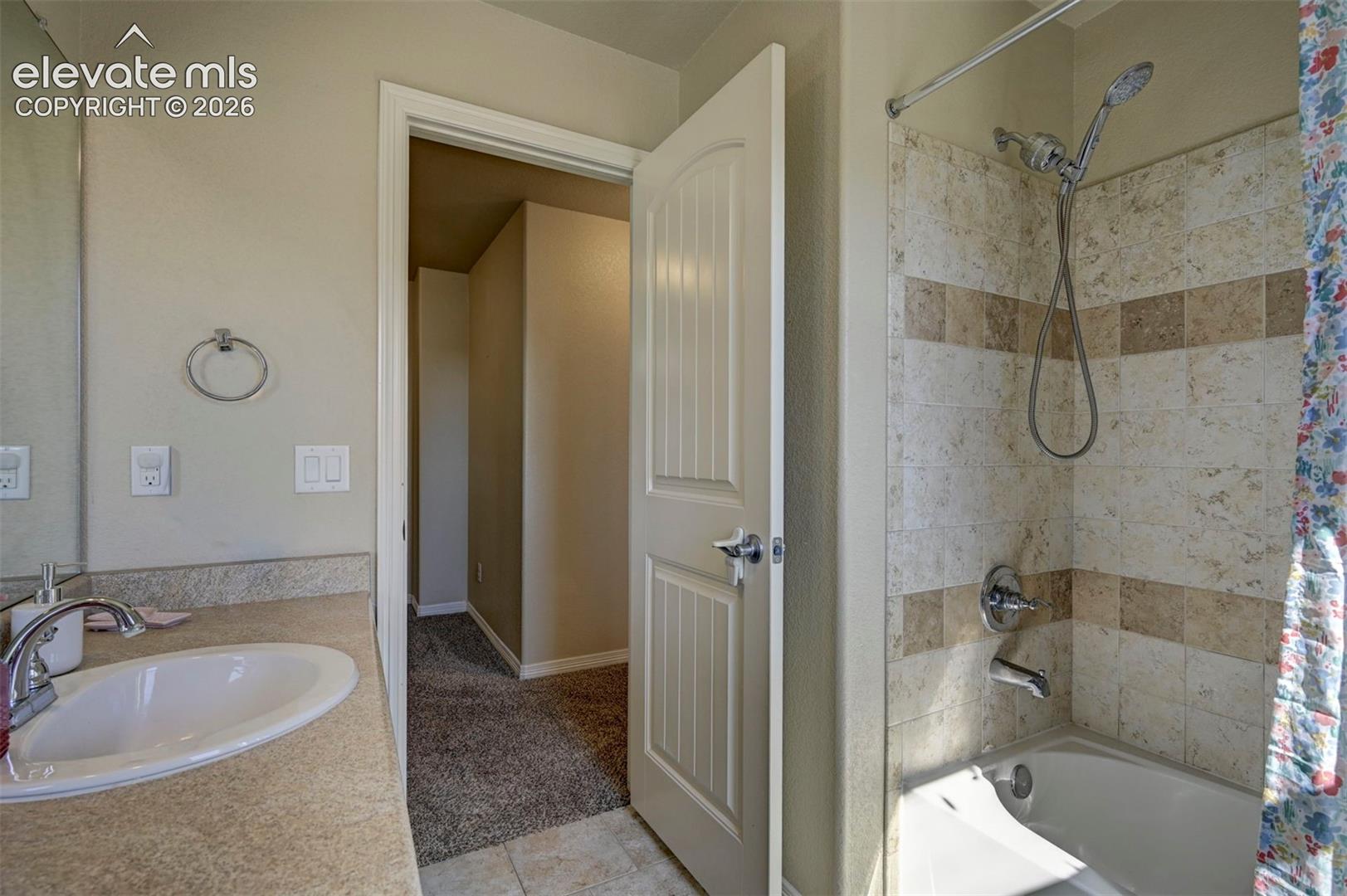 Listing photo 28 for 10018 Silver Stirrup Drive