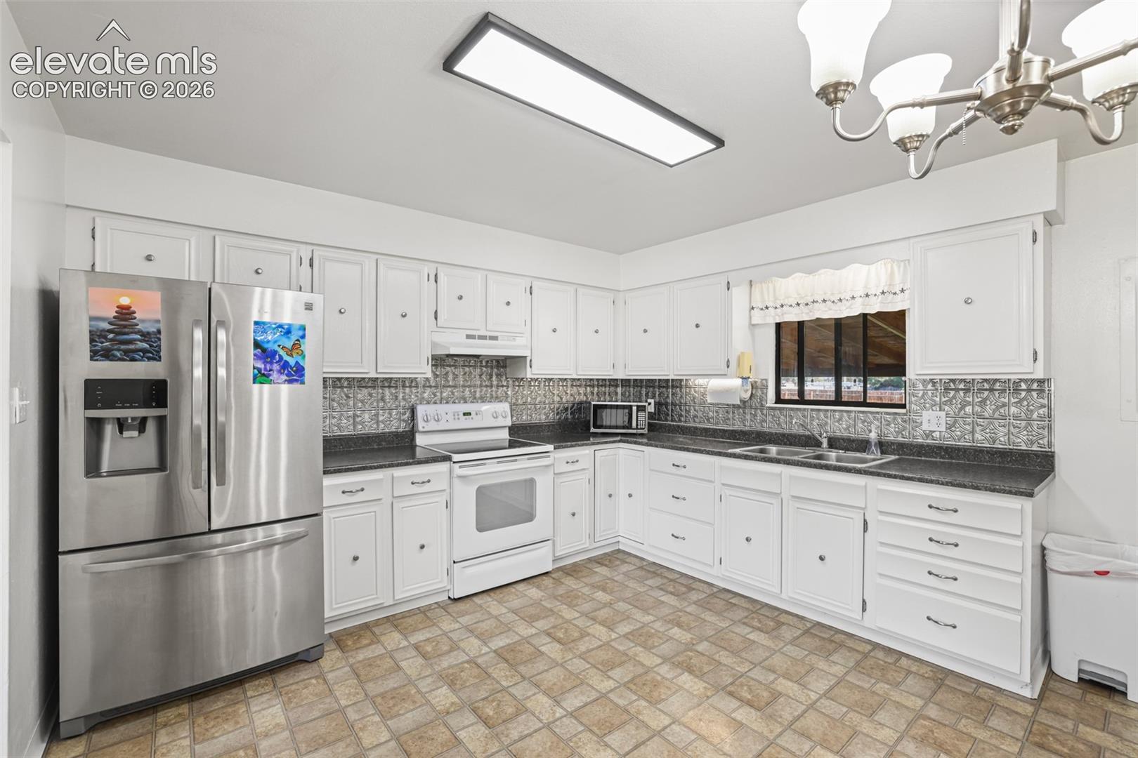 Listing photo 9 for 2021 Zinno Boulevard