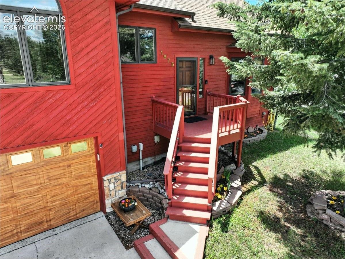 Listing photo 3 for 1975 Valley View Drive