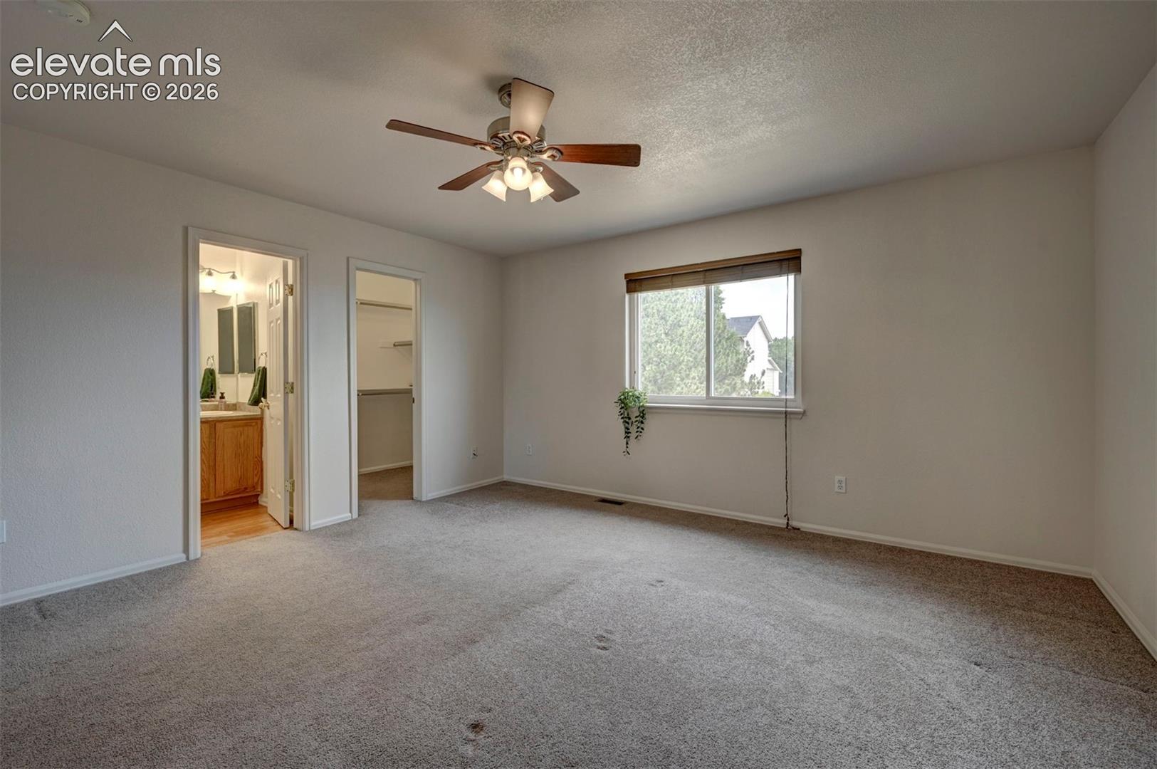 Listing photo 13 for 862 Descendant Drive