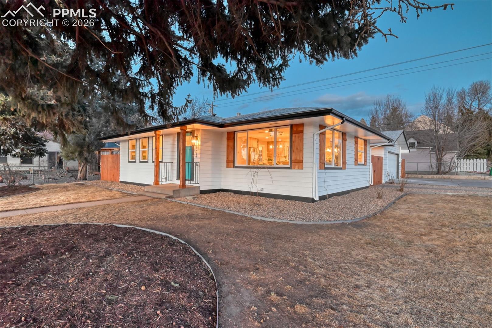 Listing photo 2 for 404 Front Street