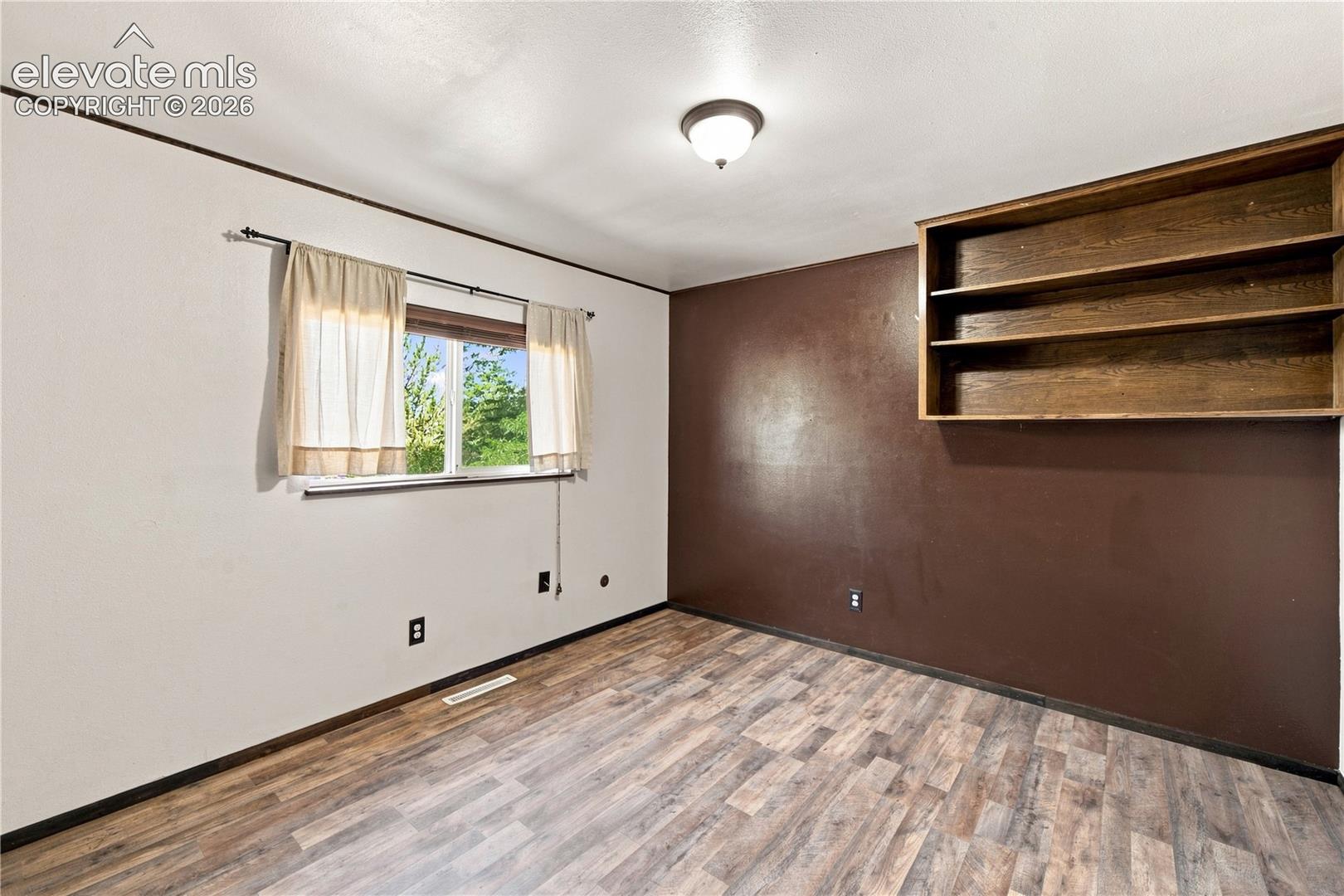 Listing photo 7 for 540 Starlite Drive