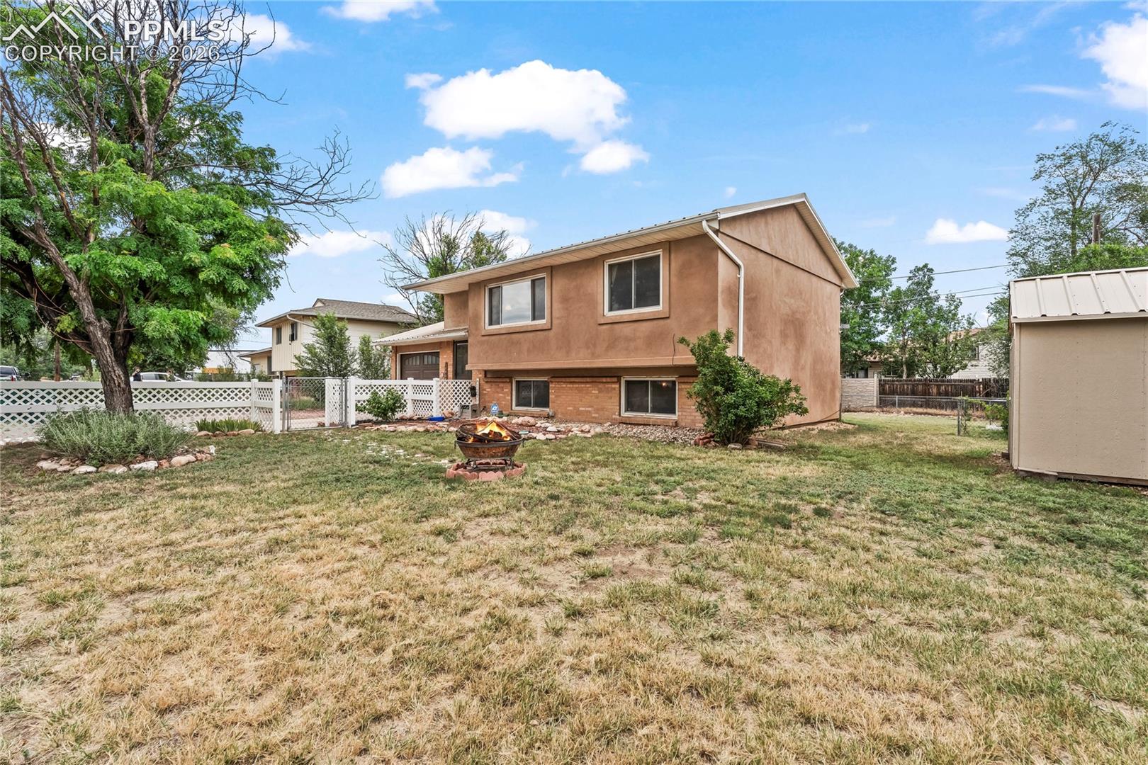 Listing photo 2 for 1325 Southmoor Drive