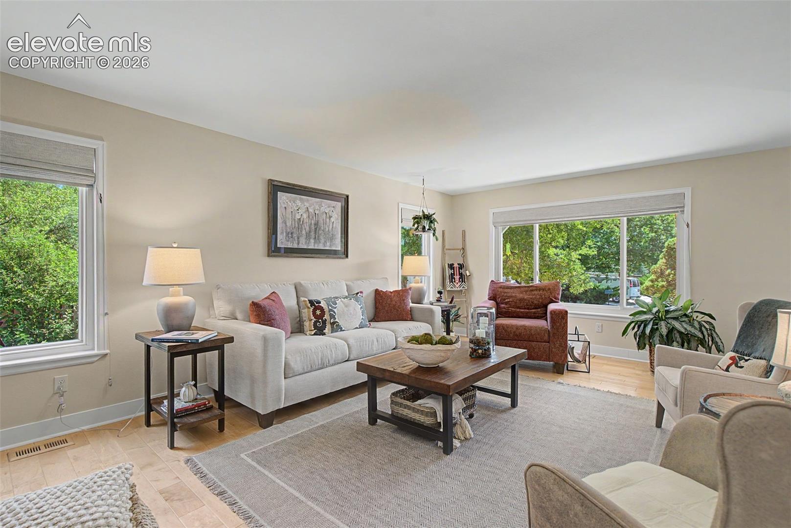 Listing photo 7 for 216 W Cheyenne Mountain Boulevard