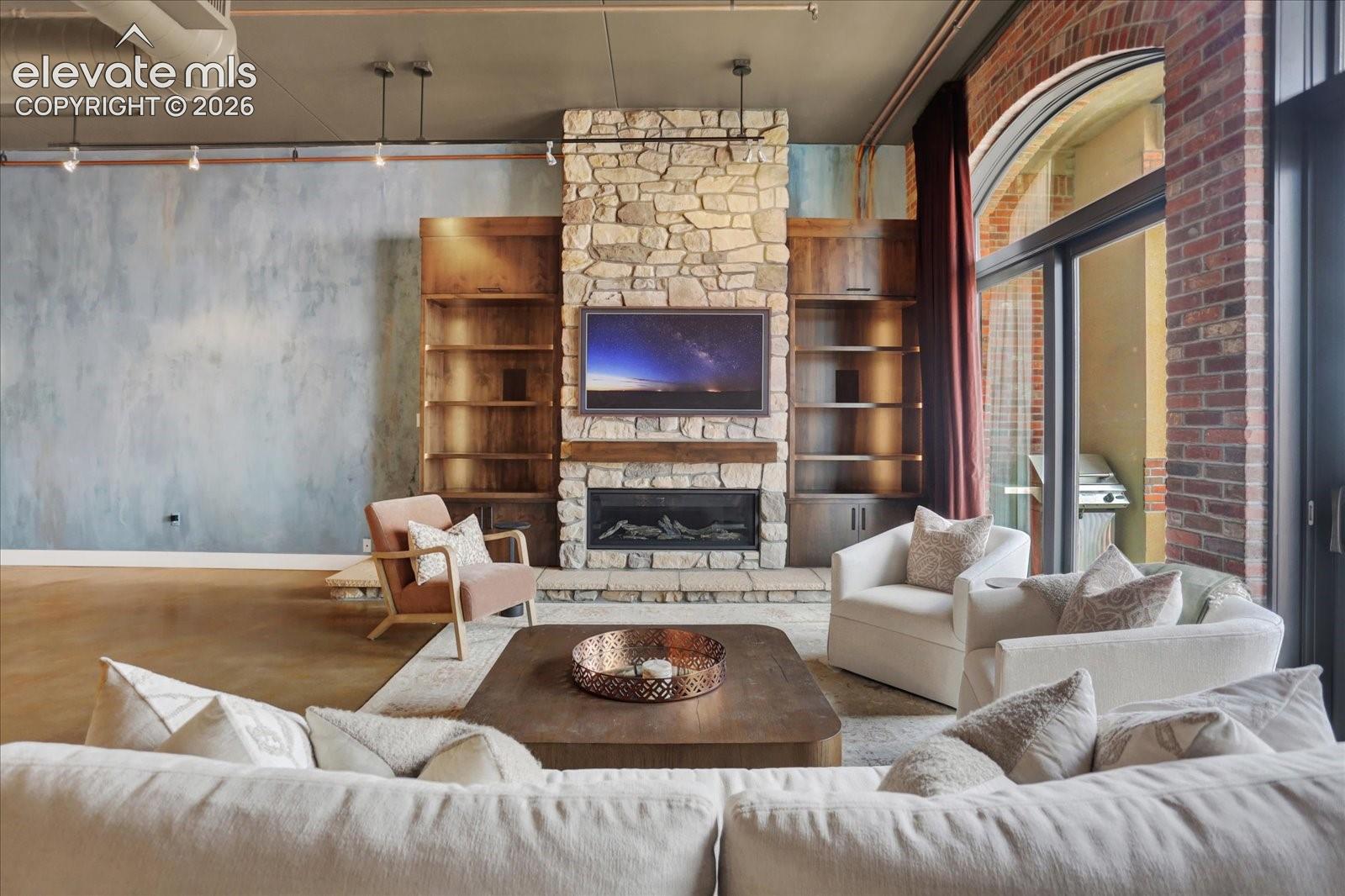 Listing photo 9 for 101 N Tejon Street 460