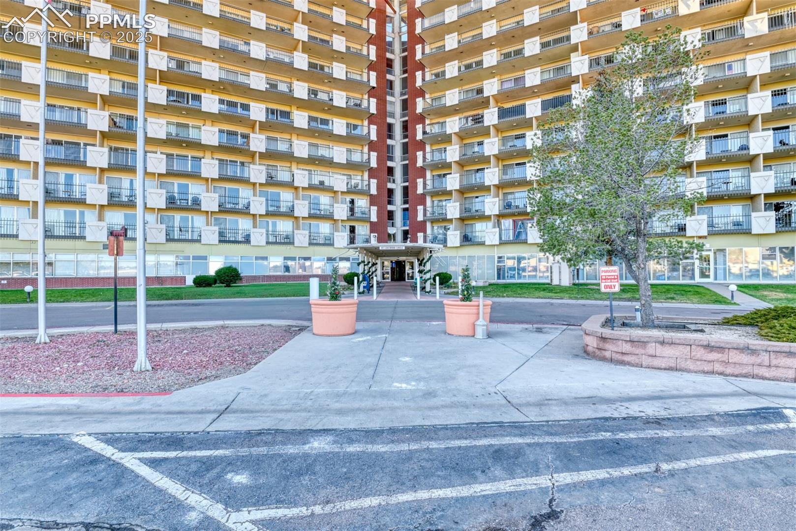 411 Lakewood Circle, photo 2
