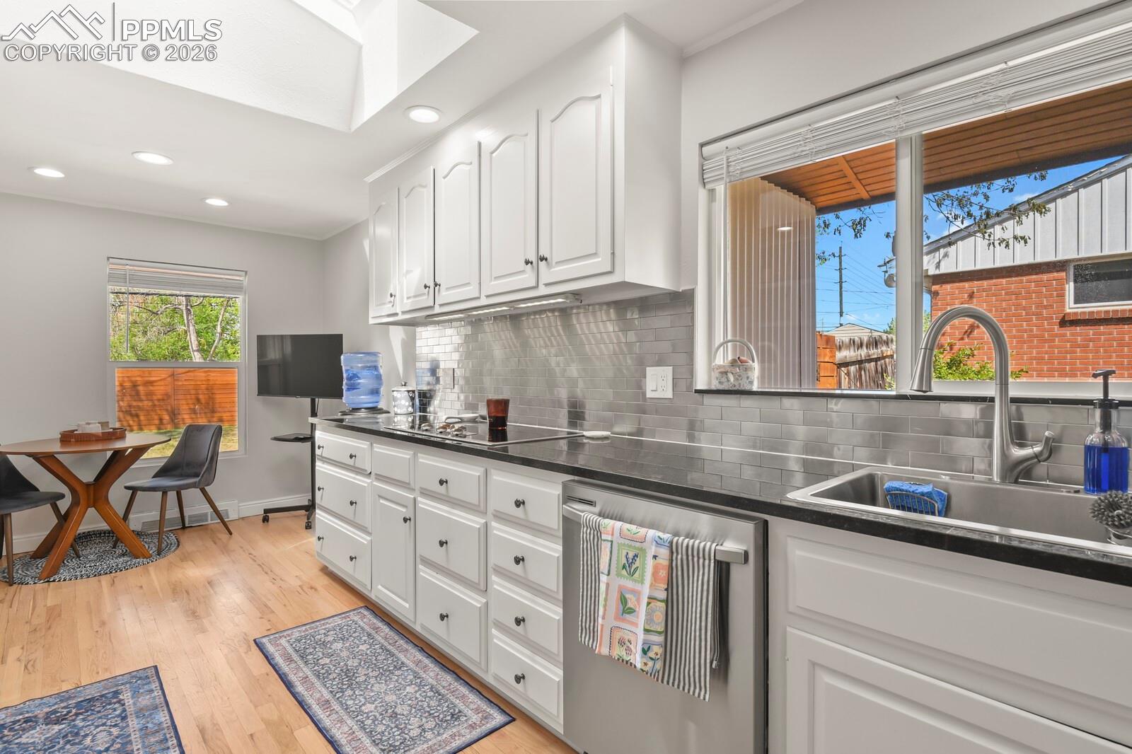 Listing photo 11 for 691 S Holly Street