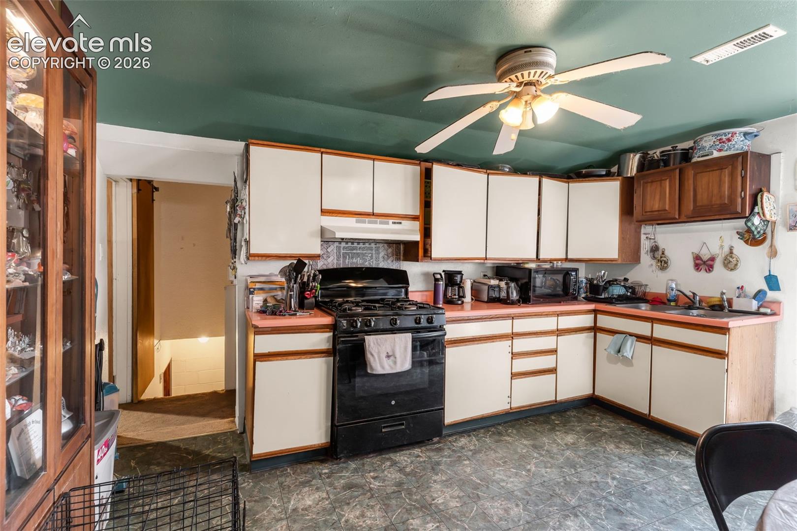 Listing photo 9 for 2120 W 11th Street