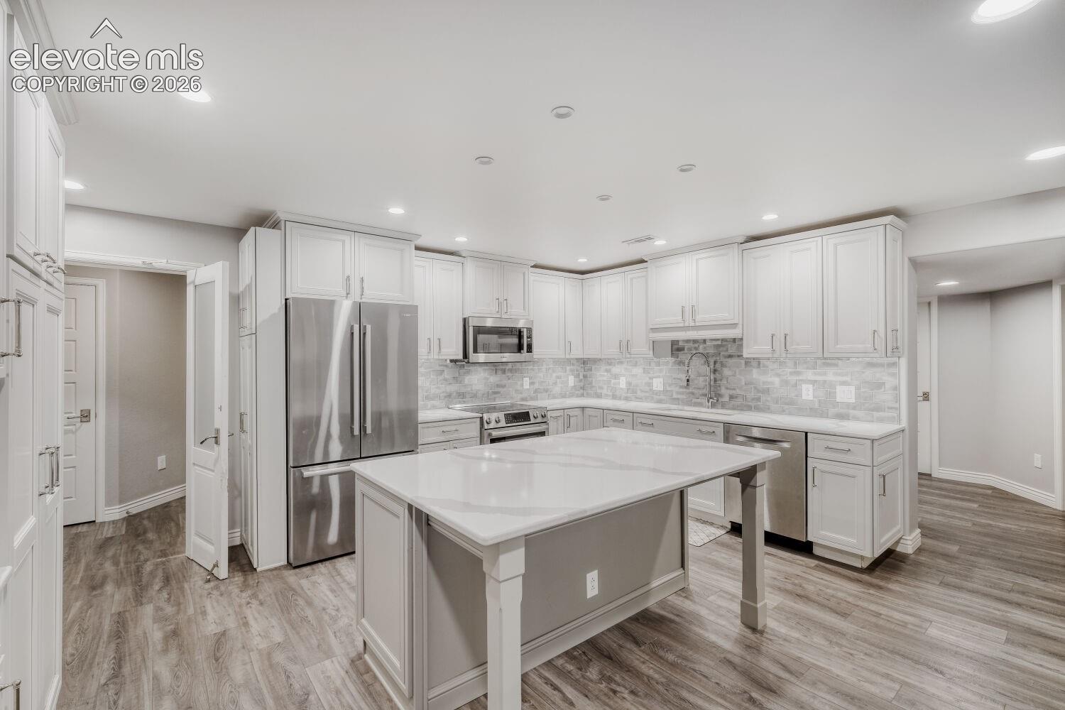 Listing photo 25 for 555 N Verbena Drive