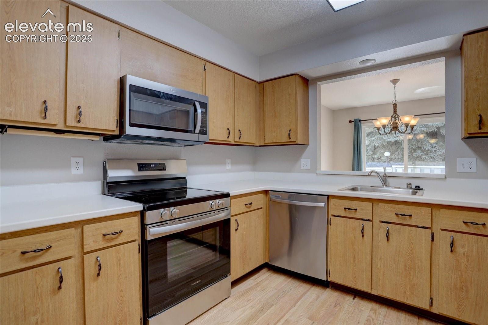 Listing photo 11 for 3330 Templeton Gap Road 55