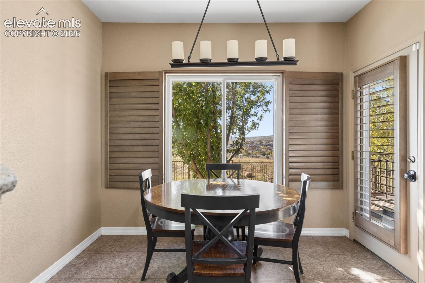 Listing photo 10 for 1055 Bayfield Drive