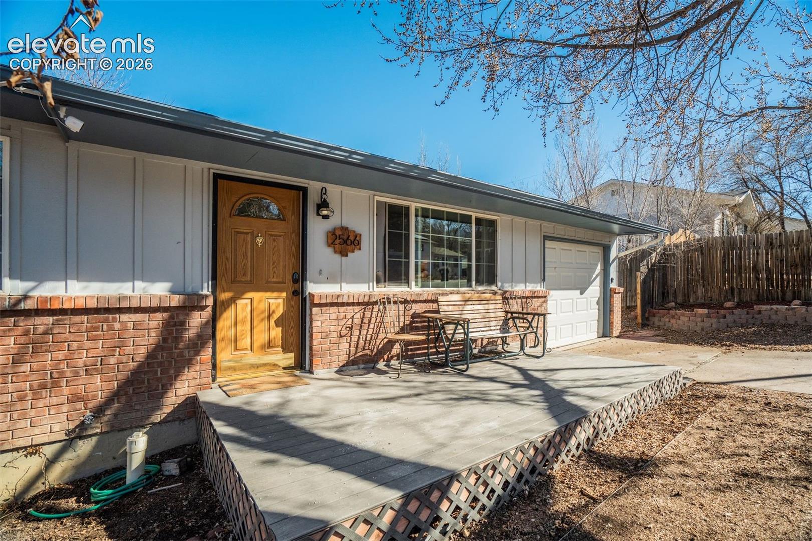 Listing photo 3 for 2566 Royalty Court
