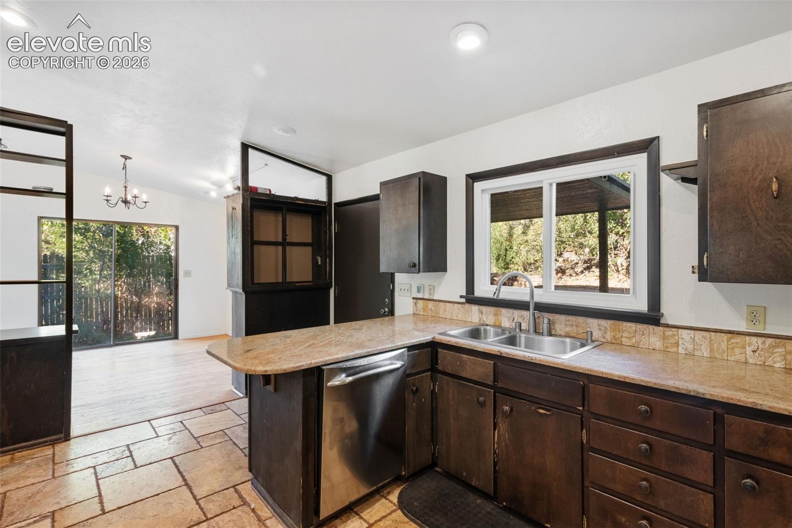 Listing photo 7 for 220 Illinois Avenue