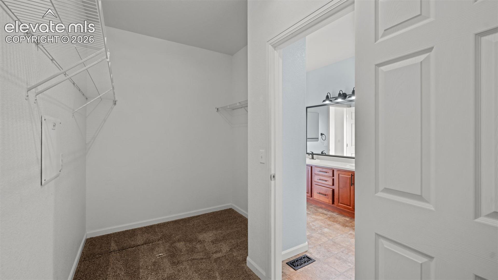Listing photo 22 for 7514 Jaoul Point