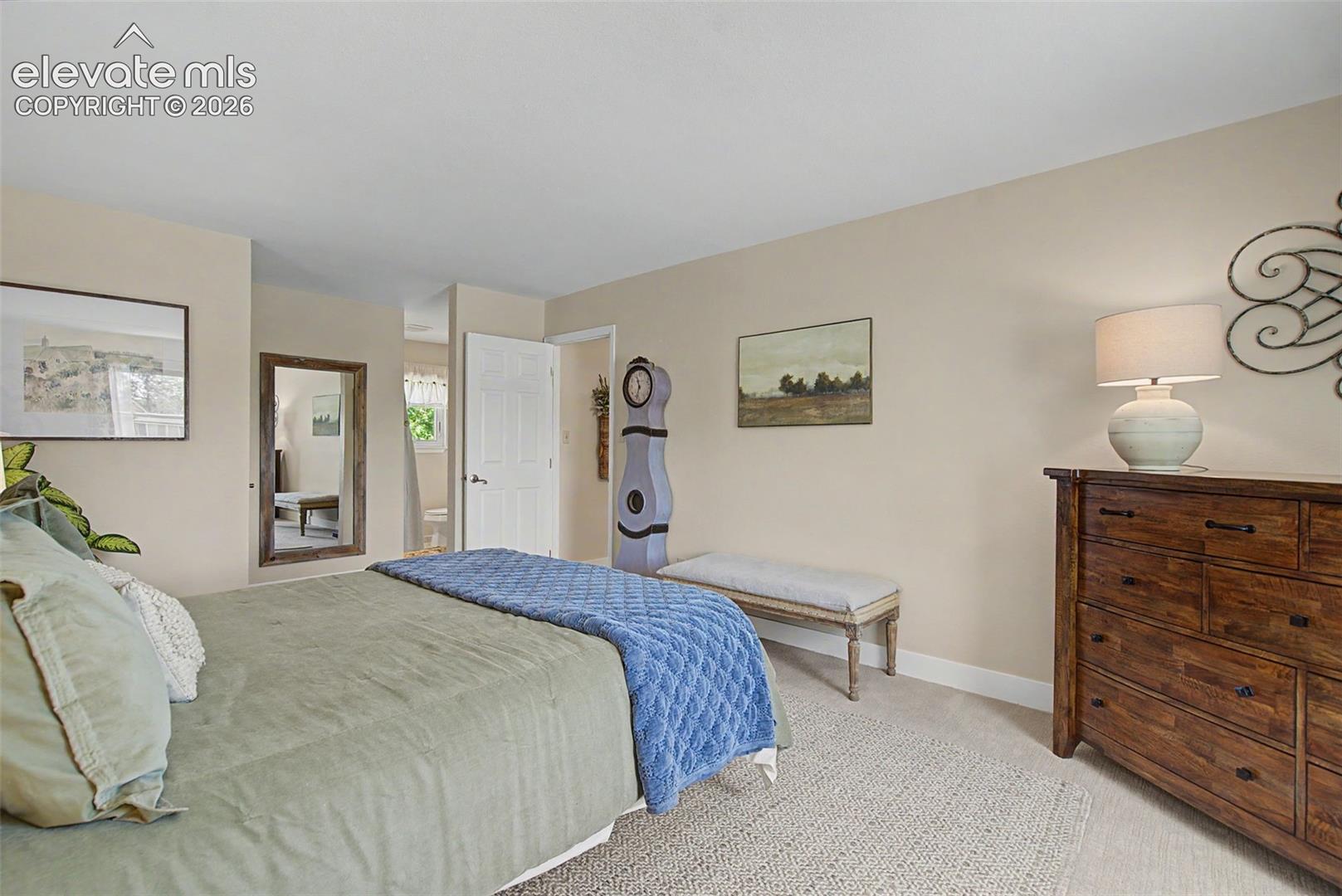 Listing photo 24 for 216 W Cheyenne Mountain Boulevard