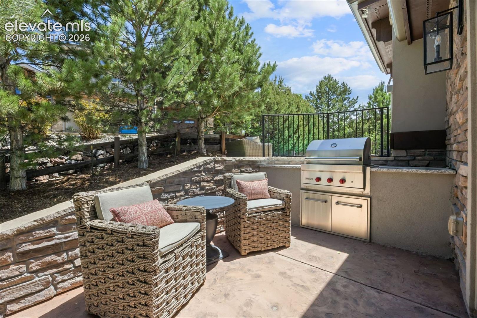 Listing photo 18 for 2151 Saddleback Drive