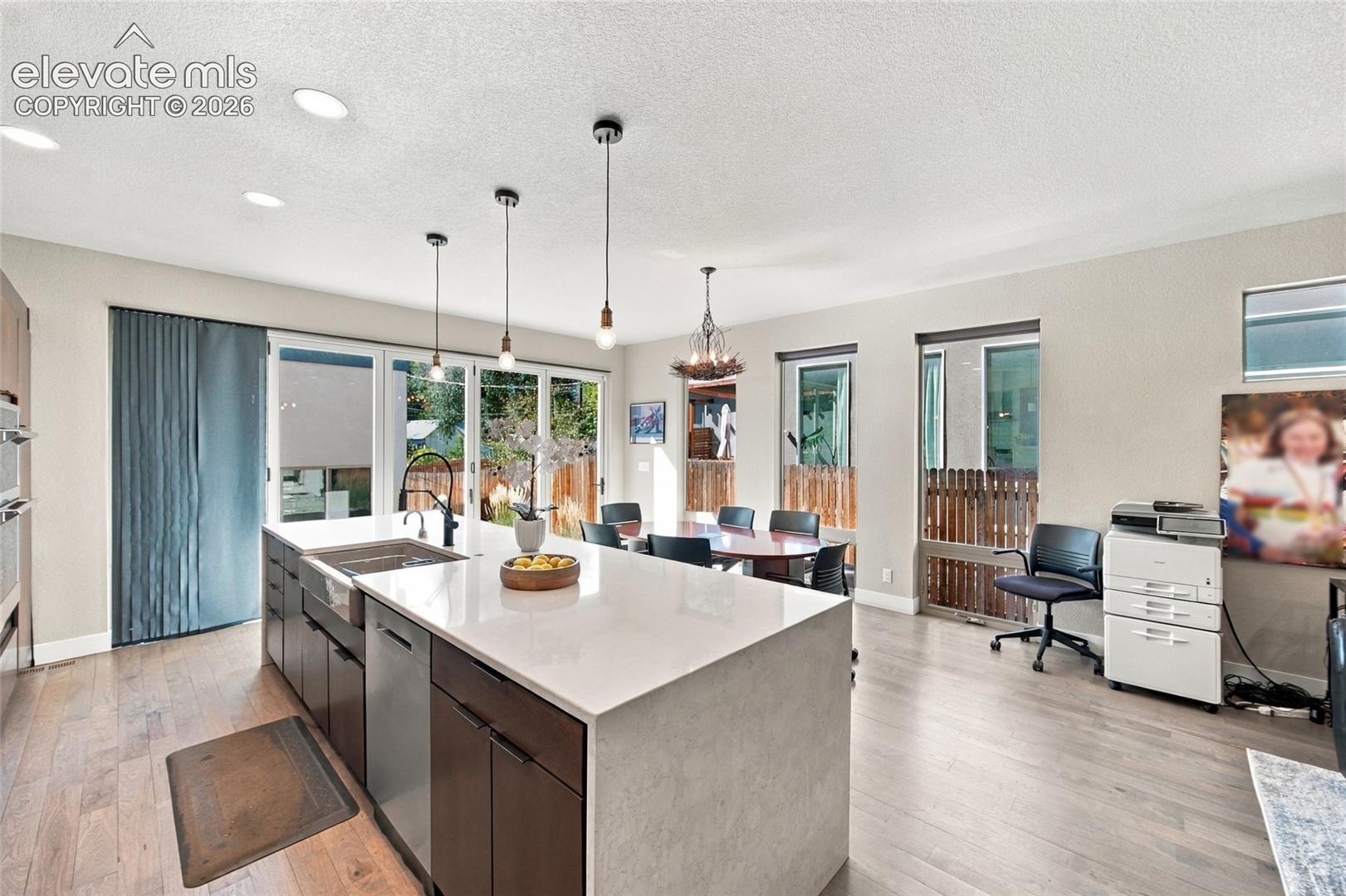 Listing photo 4 for 1319 W Colorado Avenue