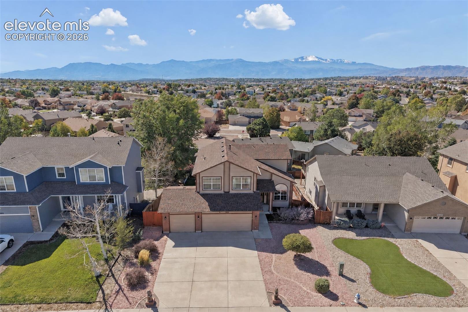 Listing photo 33 for 3916 Roan Drive