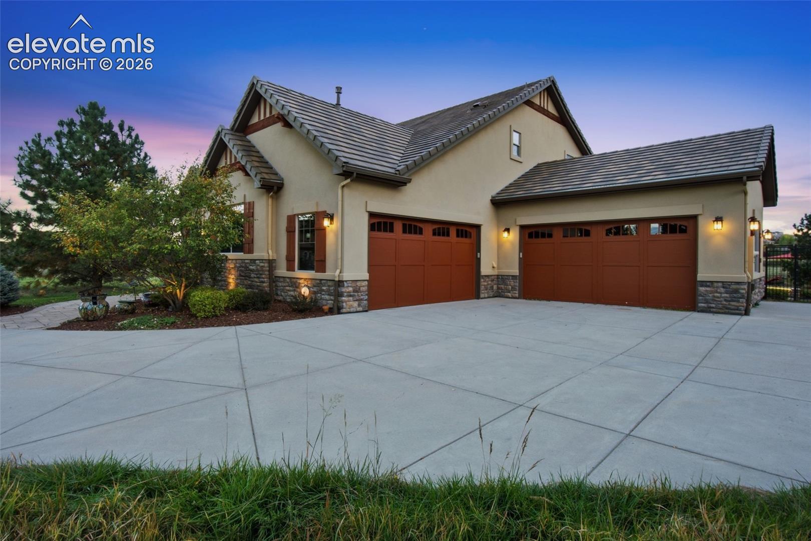 Listing photo 4 for 5671 Campina Way