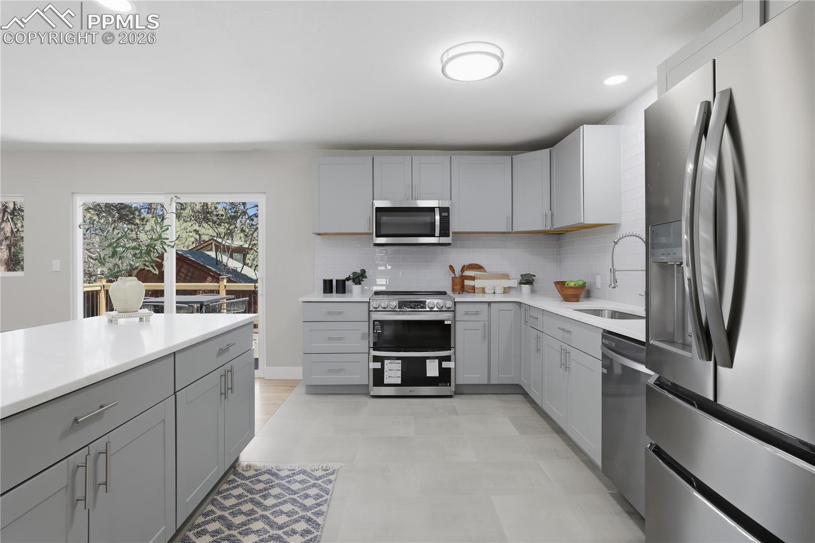 Listing photo 4 for 307 S Evergreen Street