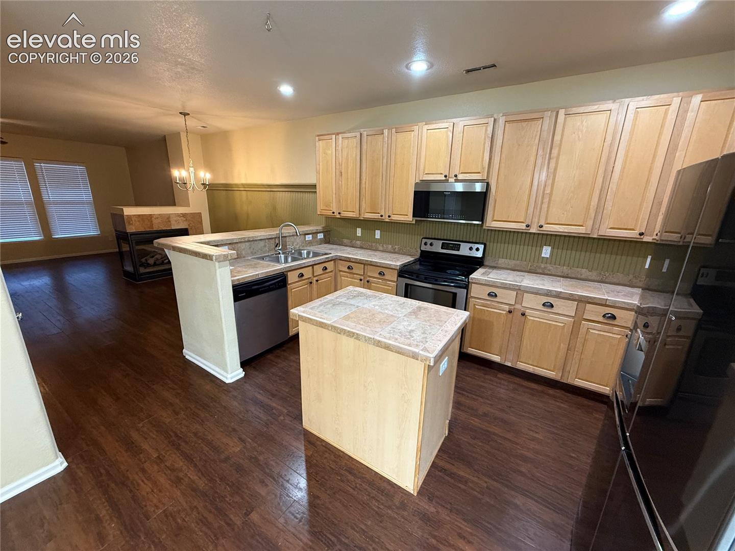 Listing photo 6 for 8309 Confluence Point