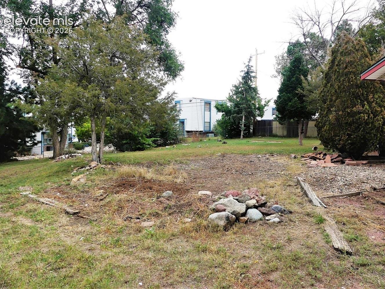 Listing photo 8 for 1104 Yosemite Drive