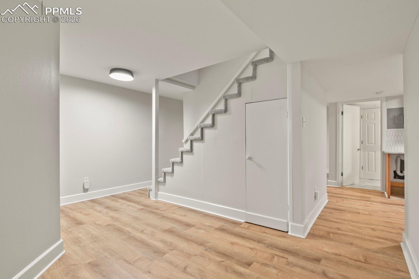 Listing photo 32 for 691 S Holly Street