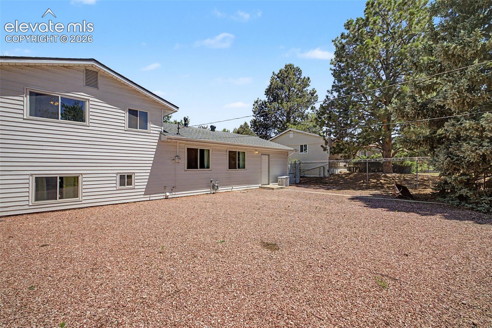 Listing photo 47 for 712 Lansing Drive