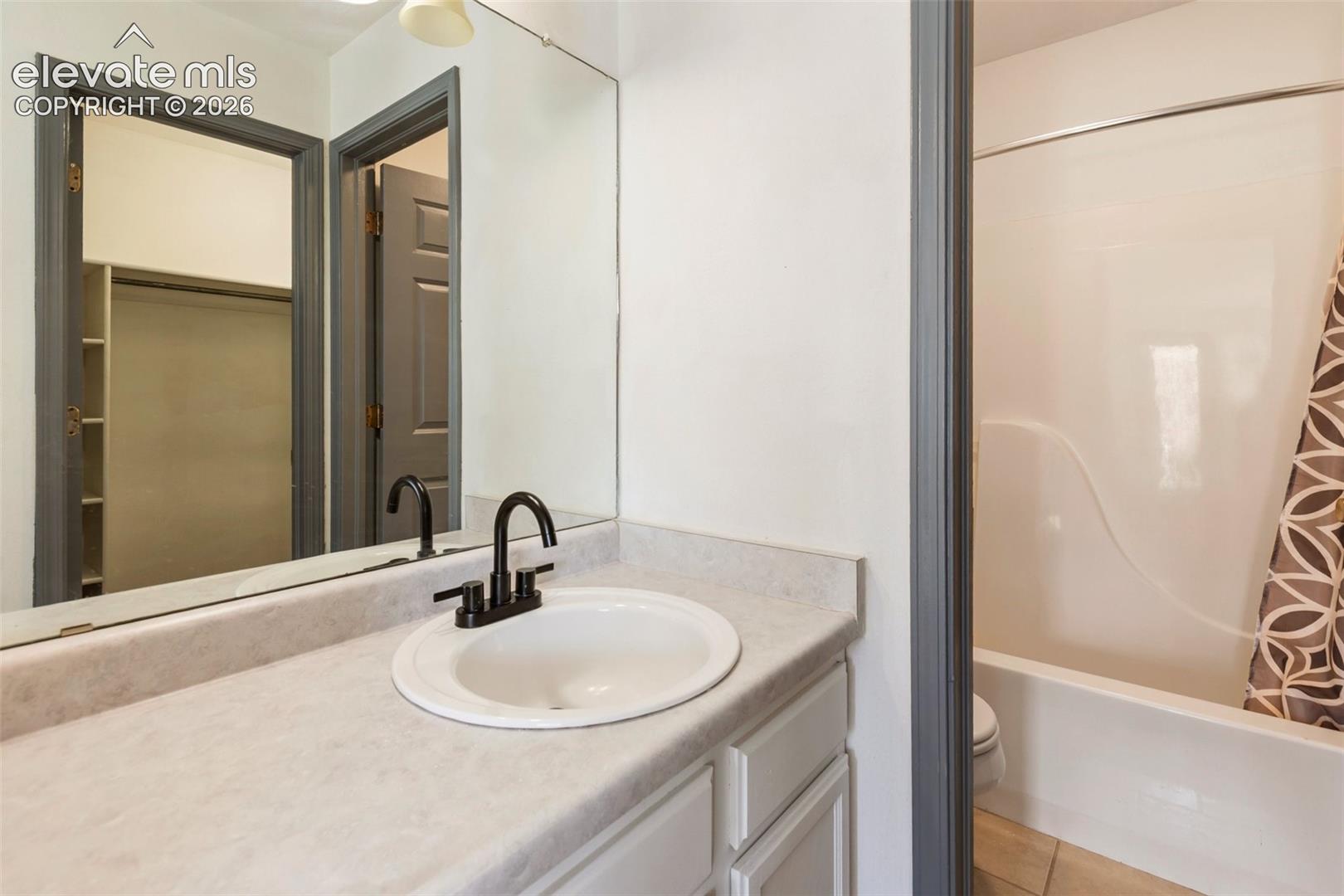Listing photo 11 for 120 WHALEN Avenue 25 BLDG 1