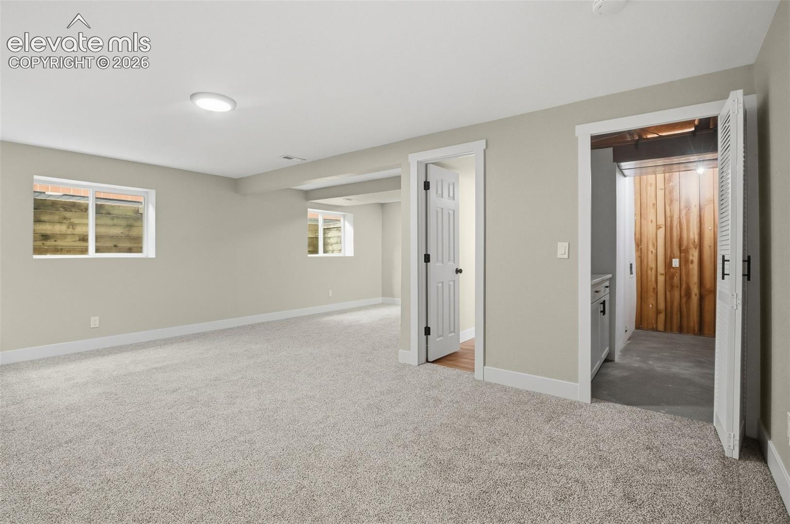 Listing photo 38 for 960 Crandall Drive