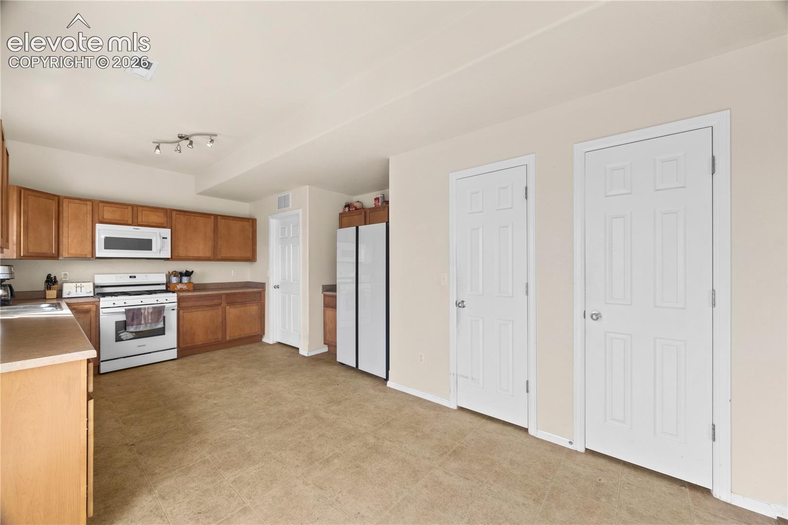 7569 Chenoa Court, photo 13