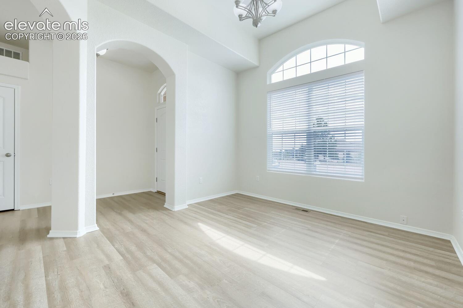 Listing photo 10 for 10967 Klondike Drive