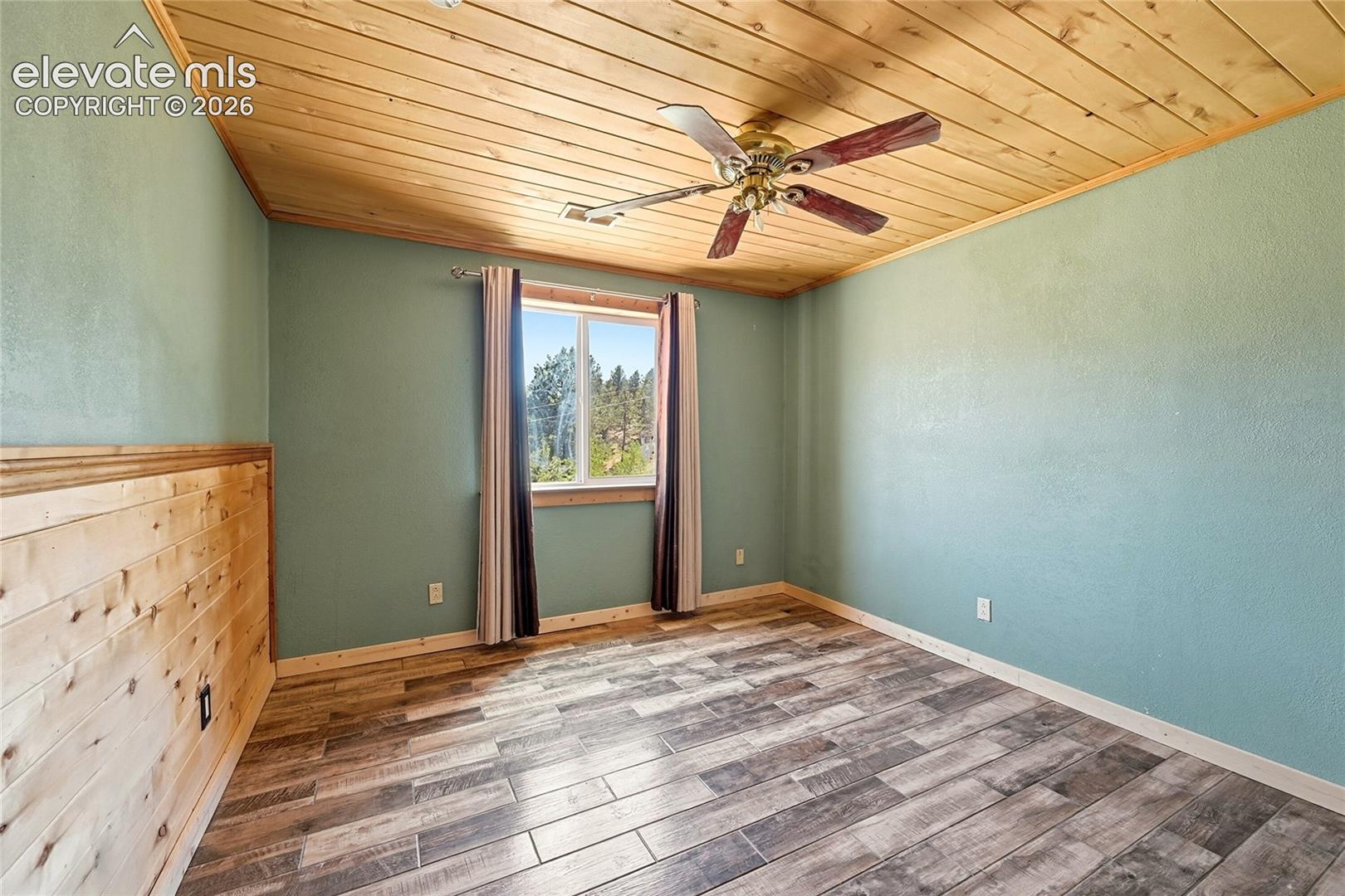 Listing photo 13 for 927 Stonehenge Drive