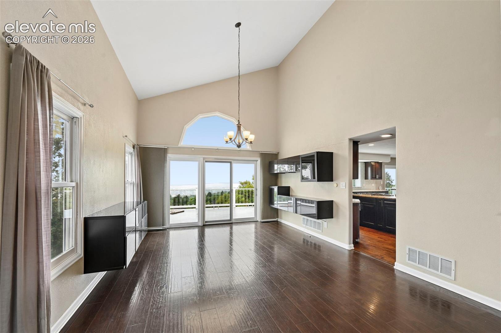 Listing photo 9 for 5365 Broadmoor Bluffs Drive