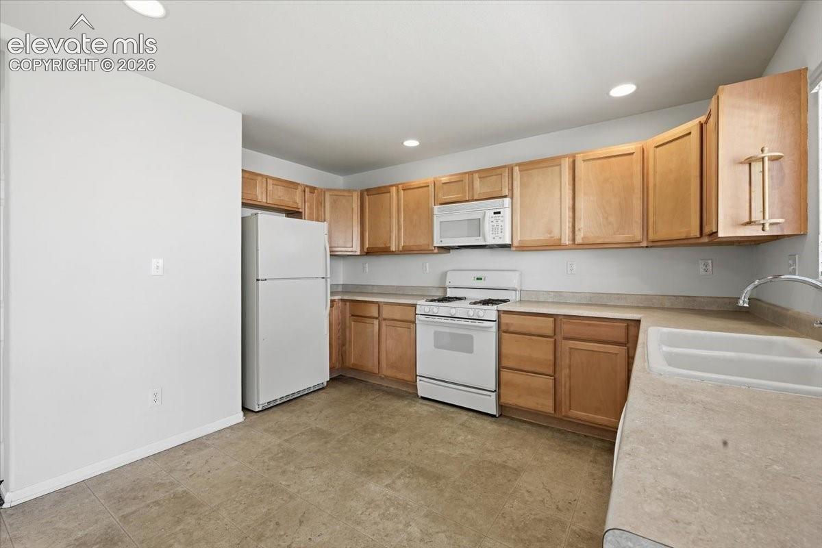 Listing photo 7 for 17612 Quarry Way
