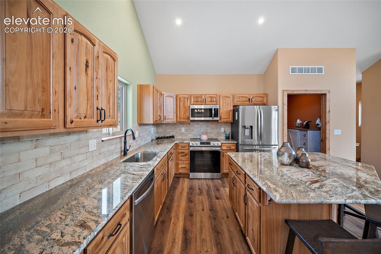 Listing photo 13 for 367 Cottonwood Lake Drive