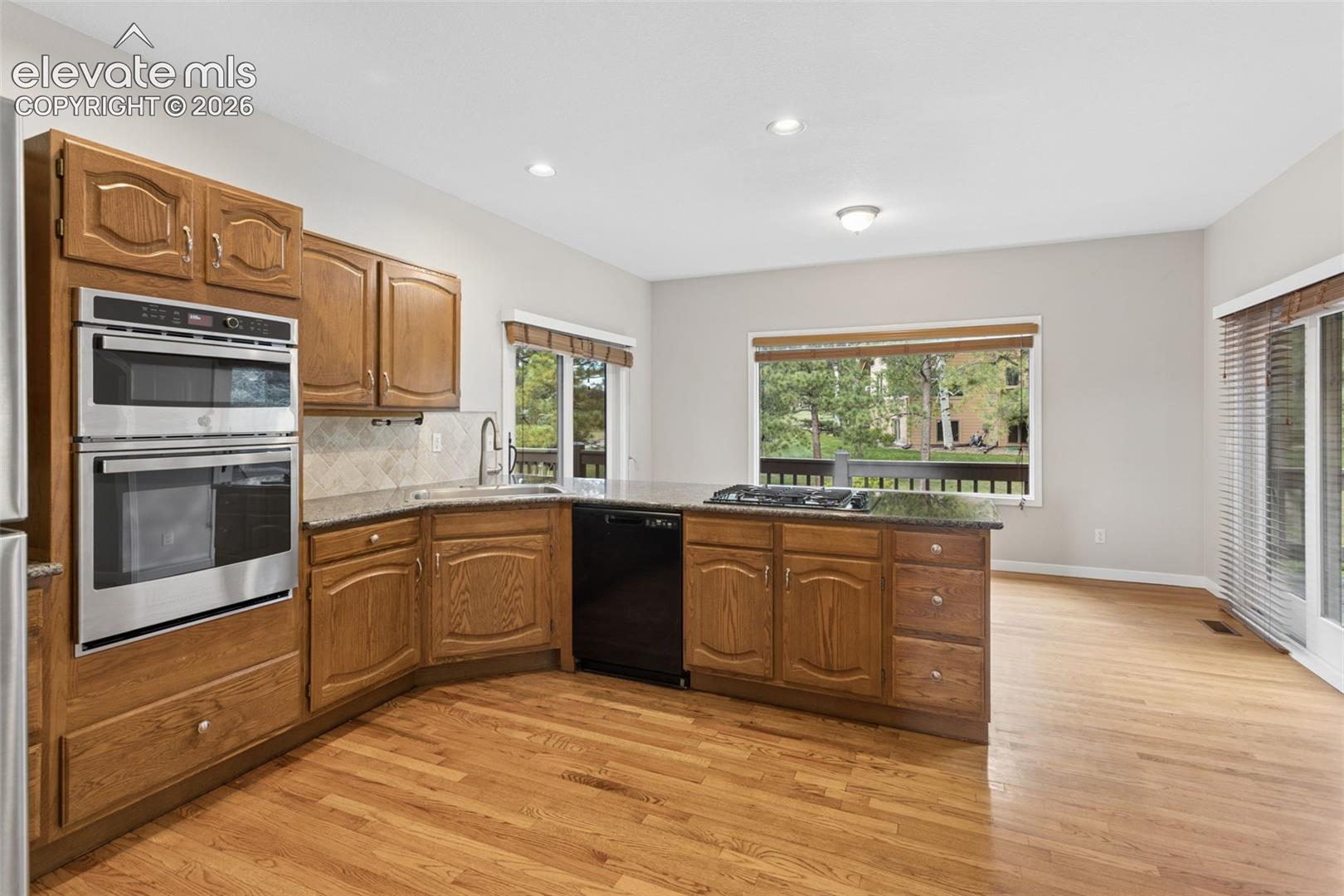 Listing photo 10 for 19975 Doewood Drive