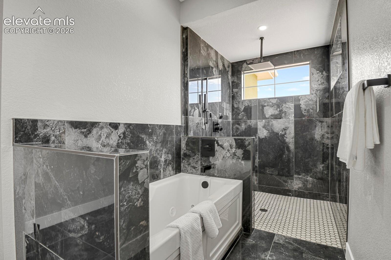 Listing photo 32 for 2015 N Ellicott Highway